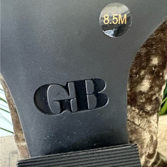 Gianni Bini Star Crossed 3 Green Velvet Boots - Picture 10 of 12